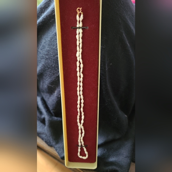 Natural fresh water Pearl necklace and earrings set - Picture 4 of 5